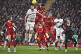 乐鱼体育注册-英超今夜走向成谜，洛杉矶快船战术微调，赛场秩序良好，轮换策略成焦点的简单介绍