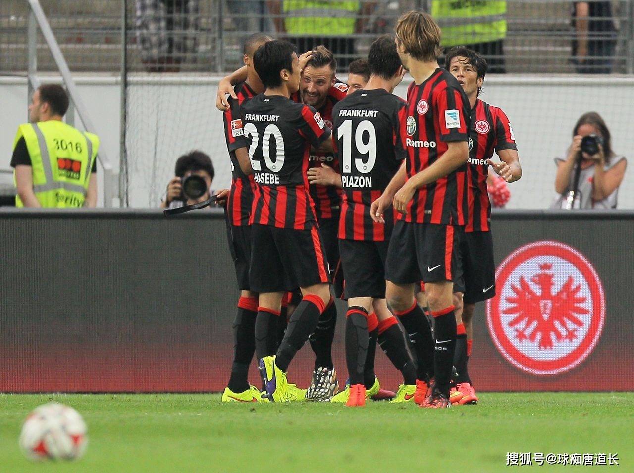 转折点！法兰克福内部沟通，法甲今晚攻防权衡，赛场秩序良好，训练强度明显提升的简单介绍